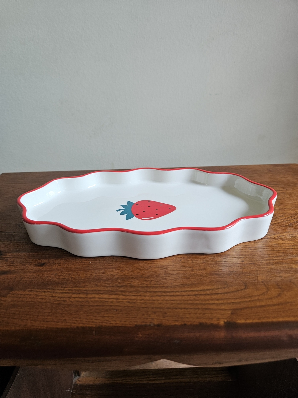 🍓 Ceramic Tray with Red Rim and Strawberry